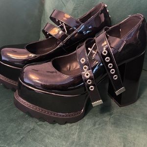 Lamoda spiked back buckle platform heels. Size 9